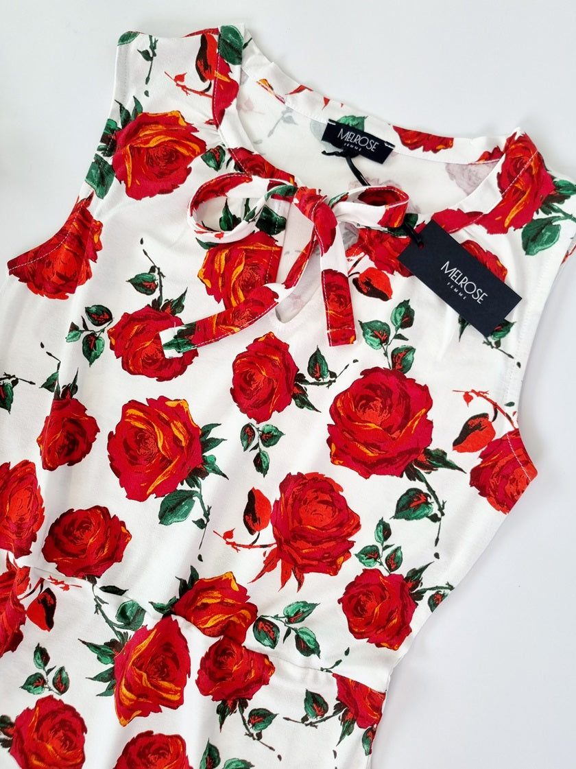 Melrose Kleid mit Rosendruck, Ausschnitt