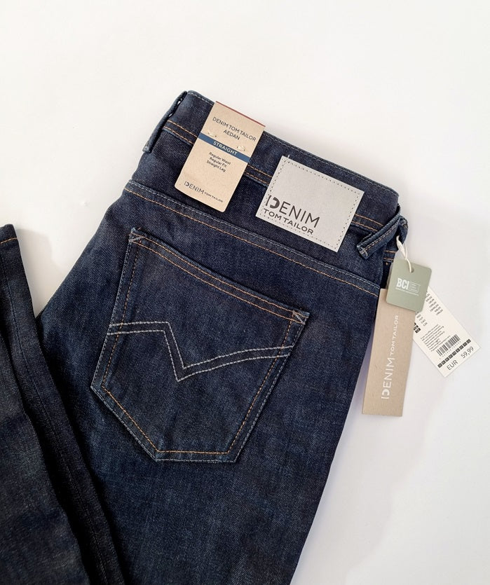 Tom Tailor Jeans in Dunkelblau, Gesäßtasche mit Etikett