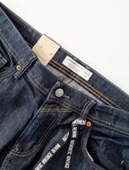 Tom Tailor Jeans in Dunkelblau, Bund und Knopf im Detail