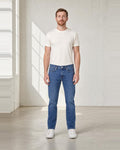 Herren-Jeans in Hellblau, Ganzkörperansicht