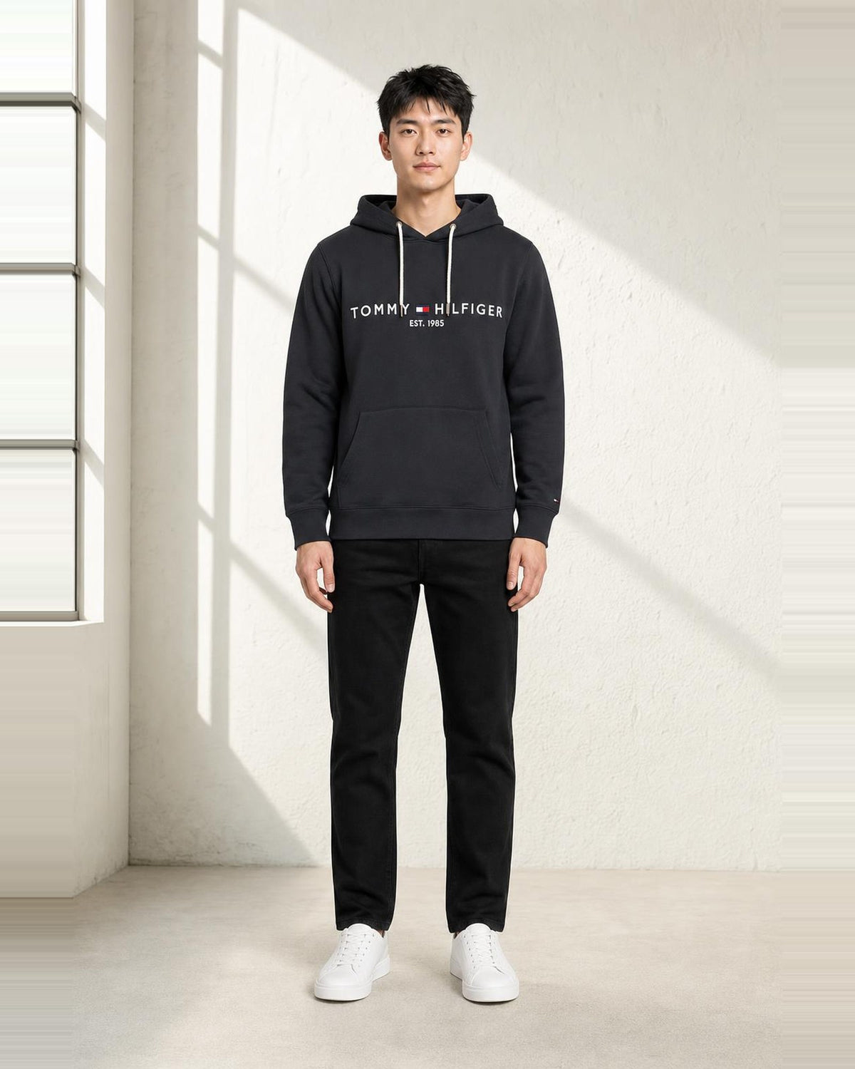 Tommy Hilfiger Hoodie in Schwarz, Ganzkörperansicht