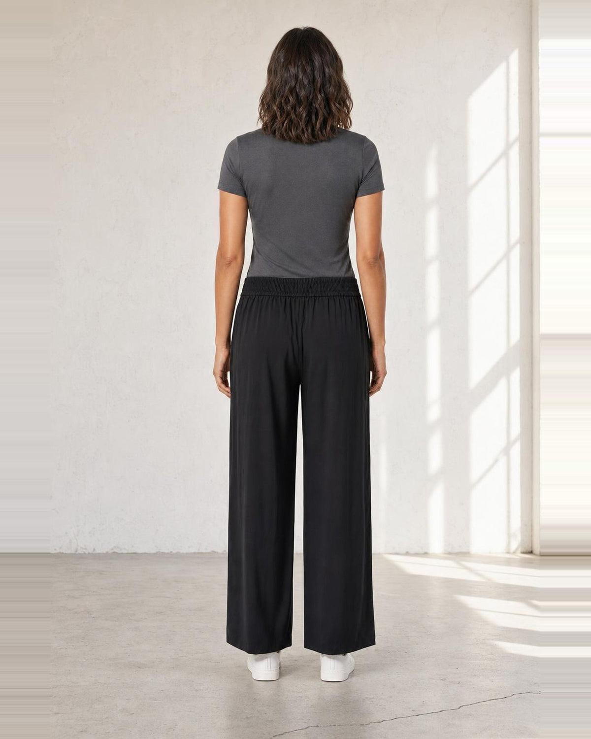 LASCANA Marlenehose in Schwarz, Rückansicht